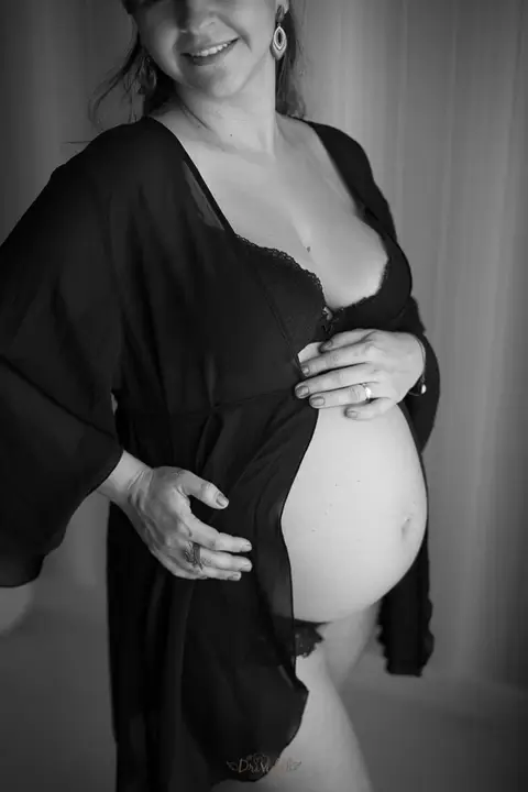 Registro em Preto e branco do ensaio de Gestante de Crislaine e Leandro pela fotografo Adriana Mesquita, Fotografia de Familia'