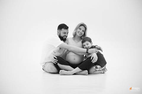 Ensaio preto e branco de gestante pela fotografa Adriana Mesquita em Uberlândia'
