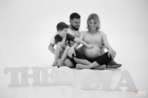 Ensaio preto e branco de gestante pela fotografa Adriana Mesquita em Uberlândia'