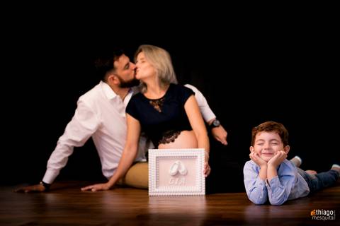 Ensaio de Gestante fundo preto, Adriana Mesquita'