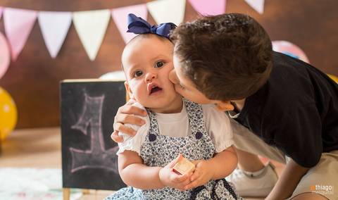 Ensaio Smash de Cake da pequena Isadora no estúdio, pela fotografa de Família Adriana Mesquita'