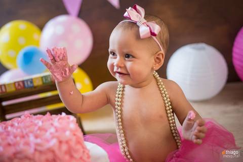 Ensaio Smash de Cake da pequena Isadora no estúdio, pela fotografa de Família Adriana Mesquita'
