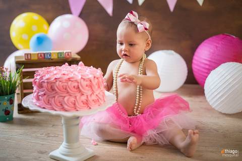 Ensaio Smash de Cake da pequena Isadora no estúdio, pela fotografa de Família Adriana Mesquita'