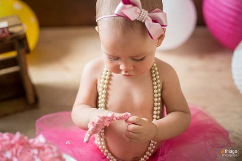Ensaio Smash de Cake da pequena Isadora no estúdio, pela fotografa de Família Adriana Mesquita'
