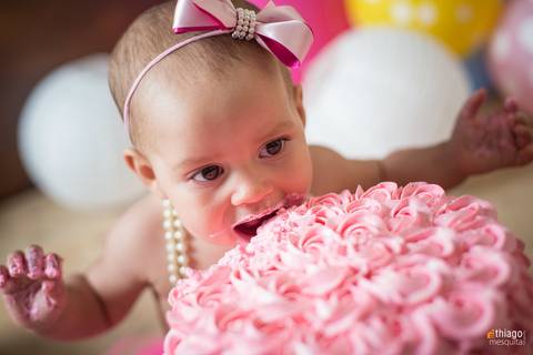 Ensaio Smash de Cake da pequena Isadora no estúdio, pela fotografa de Família Adriana Mesquita'