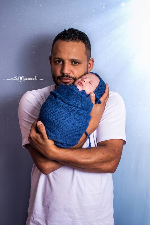foto newborn com pai'