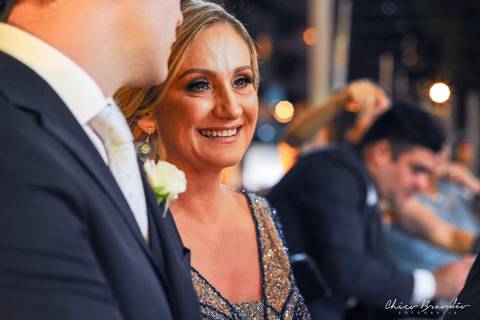 Olhos que Brilha de emoção '