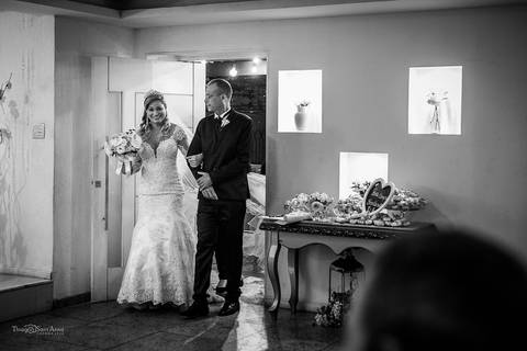 Entrada dos noivos na Lescamar Festas'