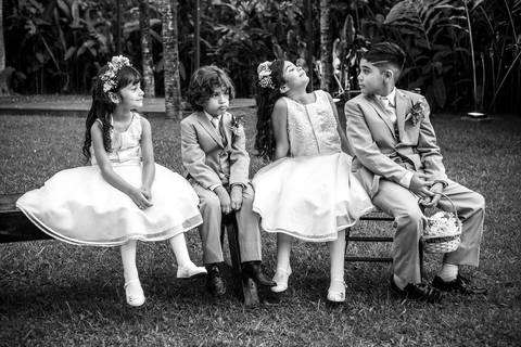 Foto daminhas e pagens em casamento rústico '