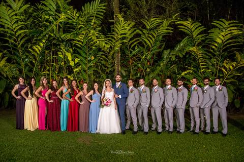 Foto clássica com padrinhos de casamento'