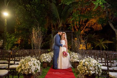 Fotografia de noivos clássica em casamento rústico espaço paradisus'