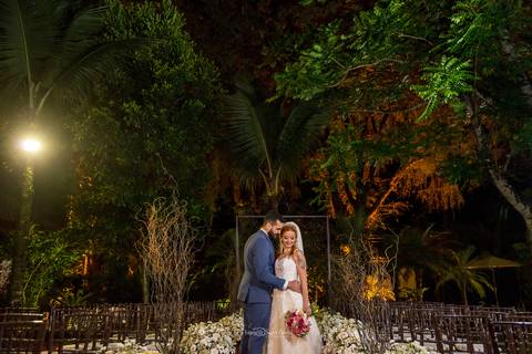 Fotografia de noivos clássica em casamento rústico espaço paradisus'