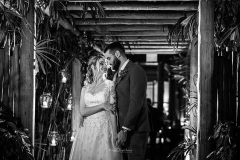 Fotografia de noivos clássica em casamento rústico espaço paradisus'