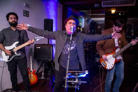 Banda de rock em casamento'