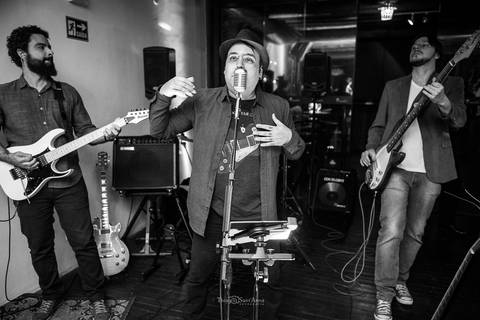 Banda de rock em casamento'