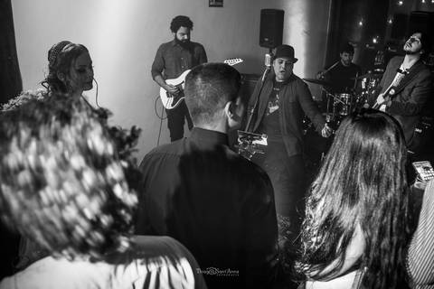 Banda de rock em casamento'