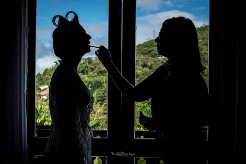 Making of noiva passando batom no contra luz'