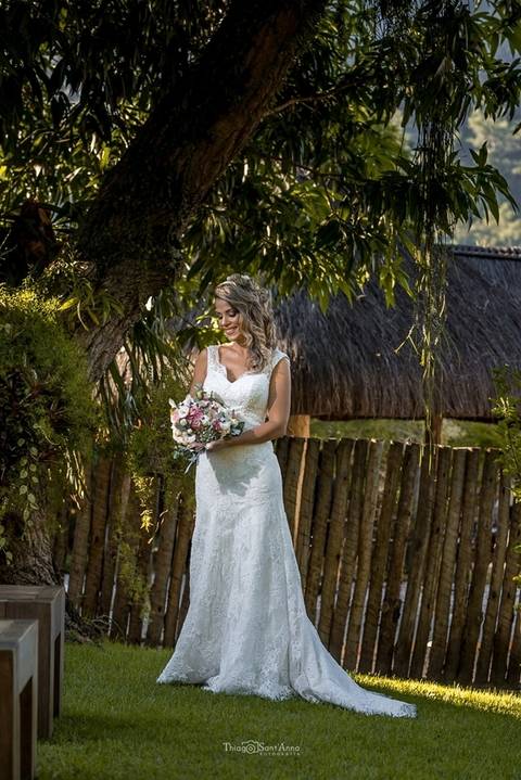 Foto de Noiva na Vila Caniza. Fotógrafo de casamento no Rio de Janeiro por Thiago Sant' Anna Fotografia'