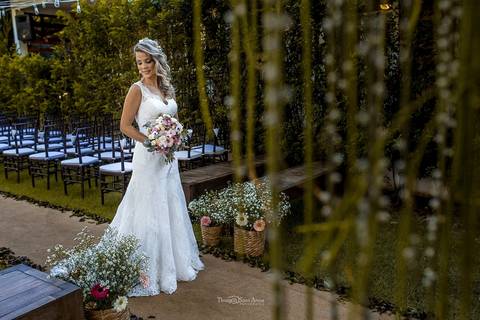 Foto de Noiva na Vila Caniza. Fotógrafo de casamento no Rio de Janeiro por Thiago Sant' Anna Fotografia'