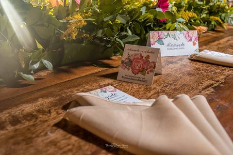 Guardanapos na mesa dos convidados na Vila Caniza. Fotógrafo de casamento no Rio de Janeiro por Thiago Sant' Anna Fotografia'