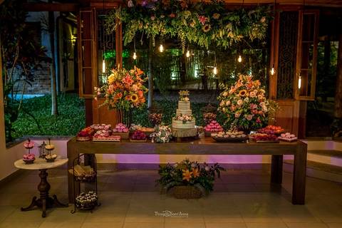 Foto da mesa do bolo na Vila Caniza. Fotógrafo de casamento no Rio de Janeiro por Thiago Sant' Anna Fotografia'