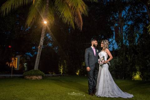 Foto dos noivos na Vila Caniza. Fotógrafo de casamento no Rio de Janeiro por Thiago Sant' Anna Fotografia'