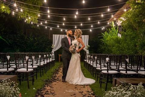 Foto dos noivos na Vila Caniza. Fotógrafo de casamento no Rio de Janeiro por Thiago Sant' Anna Fotografia'