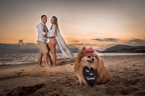 Ensaio pré casamento com bichinho de estimação em Camboinhas por Thiago Sant' Anna Fotografia'