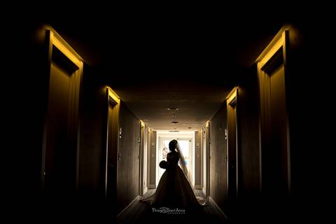 Noiva no corredor hotel CDesing

'