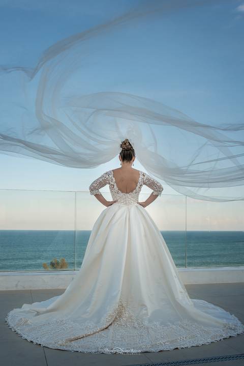 Vestido de noiva com decote em U nas costas '