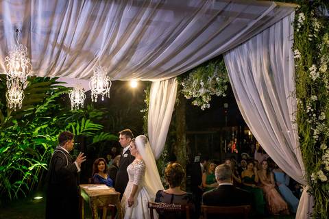 Casamento no gazebo de voal no Espaço Paradisus'