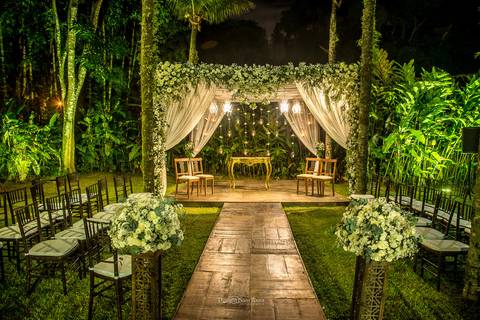Decoração para cerimônia de casamento ao ar livre. Espaço Paradisus.'