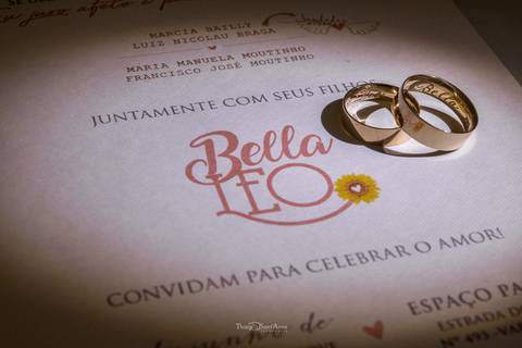 convite do casamento e alianças '