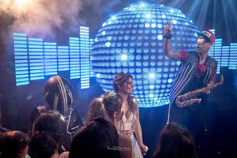 banda anima festa do casamento pista de dança luzes'