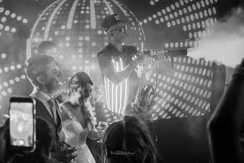 banda anima festa do casamento pista de dança preto e branco'