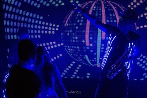 banda anima festa do casamento pista de dança luzes'