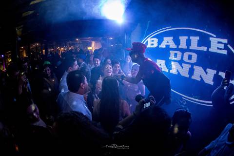 banda anima festa do casamento pista de dança luzes '