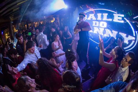 banda anima festa do casamento pista de dança luzes '
