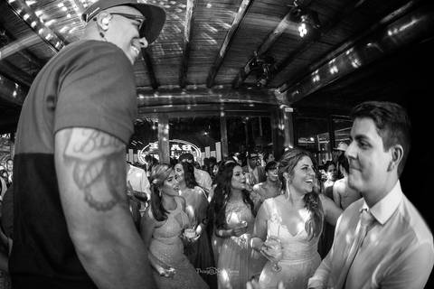 banda anima festa do casamento pista de dança preto e branco'