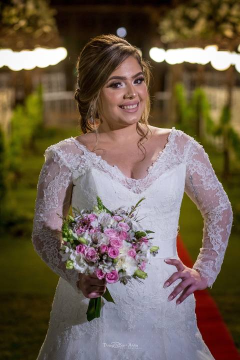 noiva buque tons de rosa vegetação ambiente externo'