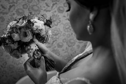 casamento noiva vestido buque brinco preto e branco '