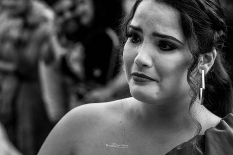 madrinha emocionada preto e branco'