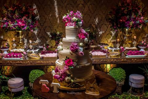 decoração dourado flores tons de rosa bolo casamento  '