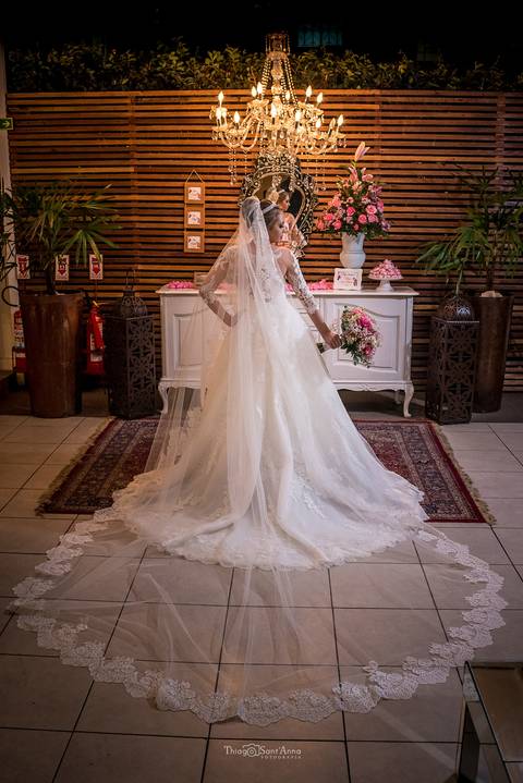 noiva vestido véu buque flores tons de rosa '