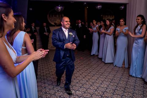 chegada do noivo para dança festa casamento'