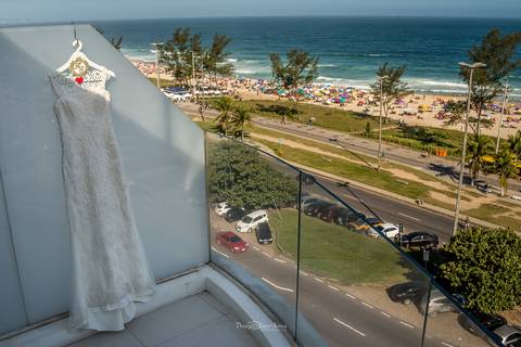 vestido da noiva pendurado paisagem praia '