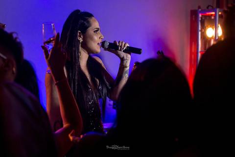 cantora banda convidados assistem'