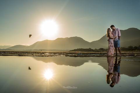 ensaio fotográfico casal lago praia por do sol'