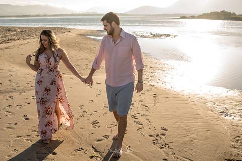 ensaio fotográfico casal lago praia por do sol'