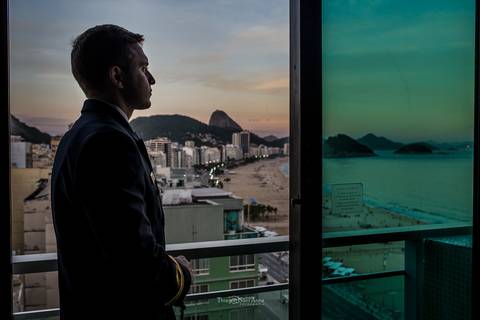 noivo sacada paisagem praia por do sol silhueta'